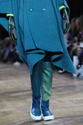 A model takes to the catwalk during the presentation of Issey Miyake s show as part of the Fall-Winter 2017-18 Paris Fashion Week on March 3, 2017.  PAR20170303103 MAYAxVIDON-WHITE
