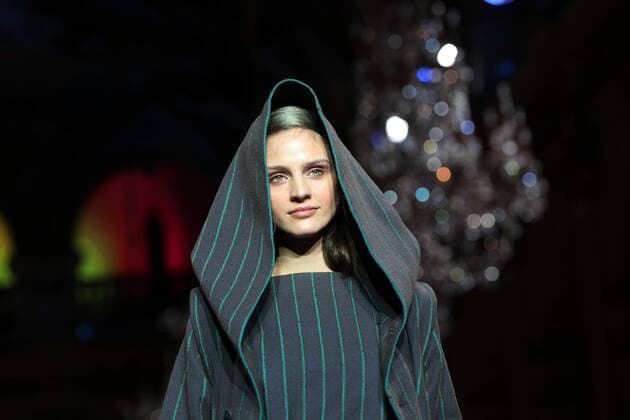 A model takes to the catwalk during the presentation of Issey Miyake s show as part of the Fall-Winter 2017-18 Paris Fashion Week on March 3, 2017.  PAR20170303107 MAYAxVIDON-WHITE