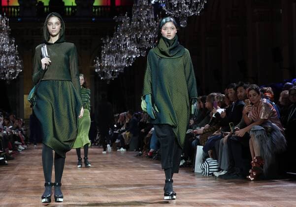 A model takes to the catwalk during the presentation of Issey Miyake s show as part of the Fall-Winter 2017-18 Paris Fashion Week on March 3, 2017.  PAR20170303110 MAYAxVIDON-WHITE
