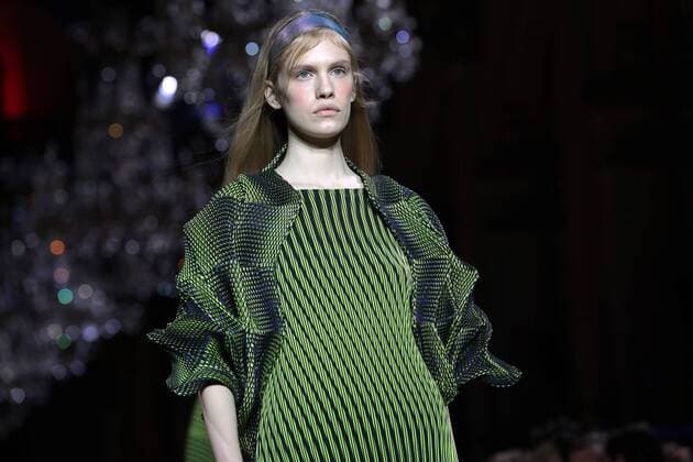 A model takes to the catwalk during the presentation of Issey Miyake s show as part of the Fall-Winter 2017-18 Paris Fashion Week on March 3, 2017.  PAR20170303112 MAYAxVIDON-WHITE