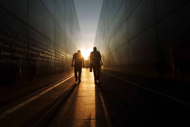 20 Jahre Anschläge vom 11. September: Gedenkkultur in den USA Sept. 1, 2011 - Hackensack, NJ, USA - The architects for Empty Sky, the 9 11 memorial at Liberty State Park in New Jersey say they hadn t planned the poignant sunlight effect. - ZUMAm67_ 20110901_zaf_m67_231 Copyright: xKevinxWexlerx