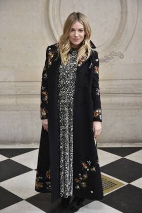 216031 Valentin Paoli Starface 2017-03-03 Paris France Paris Fashion Week. Defile PAP Automne-hiver 2017 DIOR. Arrivees. Paris Fashion Week. Arrivals at Dior Show. Miller, Sienna  Copyright: xValentinxPaolix xStarfacex STAR_216031_087
