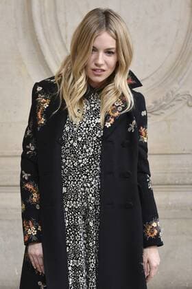 216031 Valentin Paoli Starface 2017-03-03 Paris France Paris Fashion Week. Defile PAP Automne-hiver 2017 DIOR. Arrivees. Paris Fashion Week. Arrivals at Dior Show. Miller, Sienna  Copyright: xValentinxPaolix xStarfacex STAR_216031_088