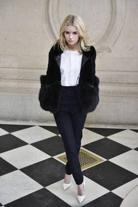 216031 Valentin Paoli Starface 2017-03-03 Paris France Paris Fashion Week. Defile PAP Automne-hiver 2017 DIOR. Arrivees. Paris Fashion Week. Arrivals at Dior Show. Moss, Charlotte ( Lottie )  Copyright: xValentinxPaolix xStarfacex STAR_216031_133