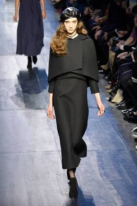 (170303) -- PARIS, March 3, 2017 -- A model presents a creation of Christian Dior during the Women s Ready-to-Wear Fall Winter 2017 2018 fashion week in Paris, France, on March 3, 2017. ) FRANCE-PARIS-FASHION WEEK-CHRISTIAN DIOR PieroxBiasion 