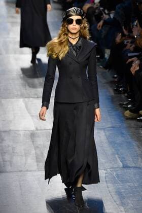 (170303) -- PARIS, March 3, 2017 -- A model presents a creation of Christian Dior during the Women s Ready-to-Wear Fall Winter 2017 2018 fashion week in Paris, France, on March 3, 2017. ) FRANCE-PARIS-FASHION WEEK-CHRISTIAN DIOR PieroxBiasion 