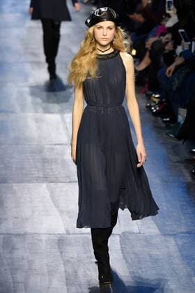 (170303) -- PARIS, March 3, 2017 -- A model presents a creation of Christian Dior during the Women s Ready-to-Wear Fall Winter 2017 2018 fashion week in Paris, France, on March 3, 2017. ) FRANCE-PARIS-FASHION WEEK-CHRISTIAN DIOR PieroxBiasion 