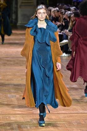 A model presents a creation of Issey Miyake during the Women s Ready-to-Wear Fall Winter 2017 2018 fashion week in Paris, France, on March 3, 2017.)(yy) FRANCE-PARIS-FASHION WEEK-ISSEY MIYAKE PieroxBiasion 