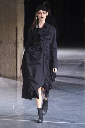 216043 Marineau Starface 2017-03-02 Paris France Paris Fashion Week. Defile PAP Automne-hiver 2017.Yohji YAMAMOTO. Yohji Yamamoto , autumn-winter 2017 Paris, France Editorial use only  Copyright: xMarineaux STAR_216043_004