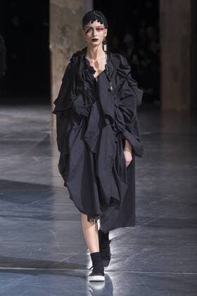 216043 Marineau Starface 2017-03-02 Paris France Paris Fashion Week. Defile PAP Automne-hiver 2017.Yohji YAMAMOTO. Yohji Yamamoto , autumn-winter 2017 Paris, France Editorial use only  Copyright: xMarineaux STAR_216043_012