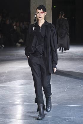 216043 Marineau Starface 2017-03-02 Paris France Paris Fashion Week. Defile PAP Automne-hiver 2017.Yohji YAMAMOTO. Yohji Yamamoto , autumn-winter 2017 Paris, France Editorial use only  Copyright: xMarineaux STAR_216043_021