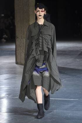 216043 Marineau Starface 2017-03-02 Paris France Paris Fashion Week. Defile PAP Automne-hiver 2017.Yohji YAMAMOTO. Yohji Yamamoto , autumn-winter 2017 Paris, France Editorial use only  Copyright: xMarineaux STAR_216043_030