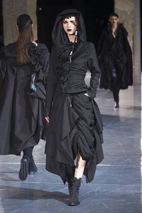 216043 Marineau Starface 2017-03-02 Paris France Paris Fashion Week. Defile PAP Automne-hiver 2017.Yohji YAMAMOTO. Yohji Yamamoto , autumn-winter 2017 Paris, France Editorial use only  Copyright: xMarineaux STAR_216043_041
