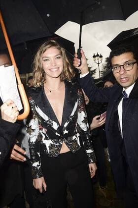 Arizona Muse CELEBRITES : Ankunft zur Elie Saab Modenschau - Paris - 04 03 2017 JBAutissier 