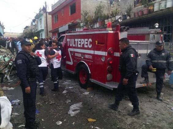 Mexiko: Tote bei Unfall in Pyrotechnik-Geschäft Authorities investigate at the area where an accident in a pyrotechnic workshop left three people dead and seven wounded in Tultepec municipality, in the central state of Mexico, Mexico, 04 March 2017. Tultepec is the place where in December an explosion in a firecracker market left 42 dead. EXPLOSION OF PYROTECHNICAL FACTORY LEAVES AT LEAST THREE DEATHS IN MEXICO STATE !ACHTUNG: NUR REDAKTIONELLE NUTZUNG!  Copyright: xSTRx MEX11 20170304-636242581363187230