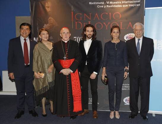 Madrid s cardinal Carlos Osoro (3L), Peruvian Nobel Literature Prize laureate Mario Vargas Llosa (R) and his partner Isabel Preysler (C), actor Andreas Munoz (3R) and others pose prior the premiere of the film Ignacio de Loyola in Madrid, Spain, 04 March 2017. PREMIERE OF THE FILM IGNACIO DE LOYOLA !ACHTUNG: NUR REDAKTIONELLE NUTZUNG!  Copyright: xJUANJOxMARTINx GRA428 20170304-636242678187976822