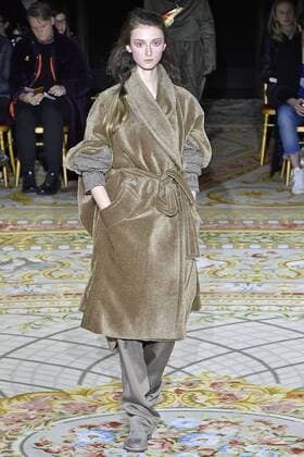 . 04 03 2017. Paris, France. Vivienne Westwood show at Paris Fashion Week for Autumn Winter 2017.  xi-Imagesx IIM-14575-0079
