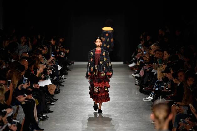 (170304) -- PARIS, March 4, 2017 -- A model presents a creation of Rahul Mishra during the Women s Ready-to-Wear Fall Winter 2017 2018 fashion week in Paris, France, on March 4, 2017. ) FRANCE-PARIS-FASHION WEEK-RAHUL MISHRA ChenxYichen 