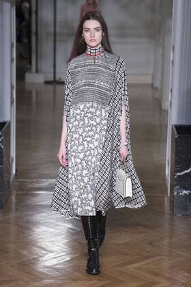 216077 Marineau Starface 2017-03-05 Paris France Paris Fashion Week. Defile PAP Automne-hiver 2017. VALENTINO. Valentino , autumn-winter 2017 Paris, France Editorial use only  Copyright: xMarineaux STAR_216077_004