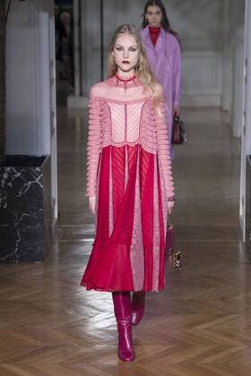Bilder des Tages 216077 Marineau Starface 2017-03-05 Paris France Paris Fashion Week. Defile PAP Automne-hiver 2017. VALENTINO. Valentino , autumn-winter 2017 Paris, France Editorial use only  Copyright: xMarineaux STAR_216077_005