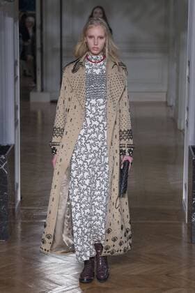 216077 Marineau Starface 2017-03-05 Paris France Paris Fashion Week. Defile PAP Automne-hiver 2017. VALENTINO. Valentino , autumn-winter 2017 Paris, France Editorial use only  Copyright: xMarineaux STAR_216077_017