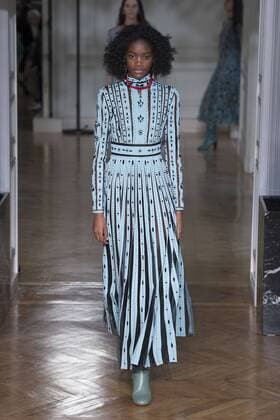 216077 Marineau Starface 2017-03-05 Paris France Paris Fashion Week. Defile PAP Automne-hiver 2017. VALENTINO. Valentino , autumn-winter 2017 Paris, France Editorial use only  Copyright: xMarineaux STAR_216077_030