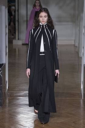 216077 Marineau Starface 2017-03-05 Paris France Paris Fashion Week. Defile PAP Automne-hiver 2017. VALENTINO. Valentino , autumn-winter 2017 Paris, France Editorial use only  Copyright: xMarineaux STAR_216077_036