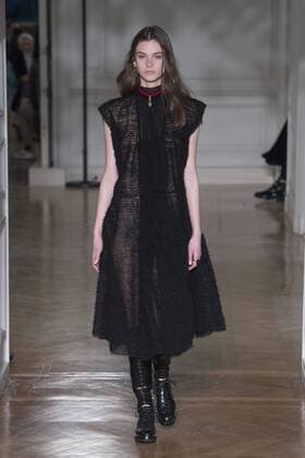 216077 Marineau Starface 2017-03-05 Paris France Paris Fashion Week. Defile PAP Automne-hiver 2017. VALENTINO. Valentino , autumn-winter 2017 Paris, France Editorial use only  Copyright: xMarineaux STAR_216077_038