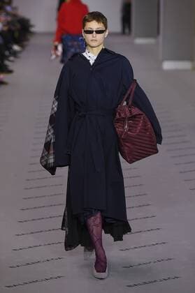 216074 Marineau Starface 2017-03-05 Paris France Paris Fashion Week. Defile PAP Automne-hiver 2017. BALENCIAGA. Balenciaga , autumn-winter 2017 Paris, France Editorial use only  Copyright: xMarineaux STAR_216074_029
