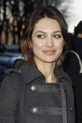 Olga Kurylenko CELEBRITES : Defile John Galliano - Pret a Porter Automne Hiver - 05 03 2017 GwendolineLeGoff Panoramic 