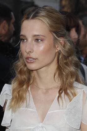 Ilona Smet CELEBRITES : Defile John Galliano - Pret a Porter Automne Hiver - 05 03 2017 GwendolineLeGoff Panoramic 