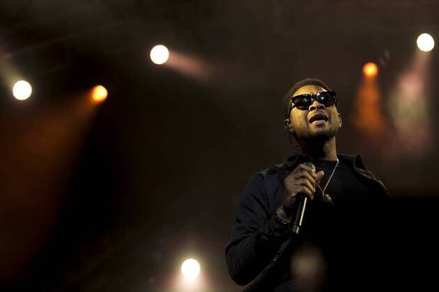 March 5, 2017 - Okeechobee, FL, USA - Usher performs with The Roots at Okeechobee Music and Arts Festival on Saturday, March 4, 2017. Okeechobee USA - ZUMAm67_ 20170305_zaf_m67_016 Copyright: xRandyxVazquezx
