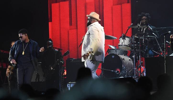 March 5, 2017 - Okeechobee, FL, USA - Usher and Black Thought perform with The Roots at the 2017 Okeechobee Music and Arts Festival, featuring four days of rock, independent, hip-hop and electronic dance music. In addition to concerts, the event offers art, workshops, yoga, craft foods and a variety of camping options. Okeechobee USA - ZUMAm67_ 20170305_zaf_m67_018 Copyright: xJimxRassolx