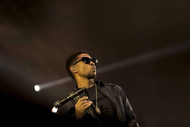 March 5, 2017 - Okeechobee, FL, USA - Usher performs with The Roots at Okeechobee Music and Arts Festival on Saturday, March 4, 2017. Okeechobee USA - ZUMAm67_ 20170305_zaf_m67_025 Copyright: xRandyxVazquezx