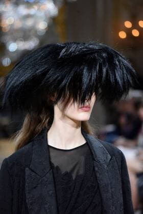 PARIS, March 5, 2017 -- A model presents a creation of John Galliano during the Women s Ready-to-Wear Fall Winter 2017 2018 fashion week in Paris, France, on March 5, 2017. ) (hy) FRANCE-PARIS-FASHION WEEK-JOHN GALLIANO PieroxBiasion 