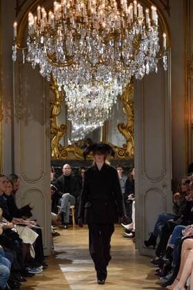 PARIS, March 5, 2017 -- A model presents a creation of John Galliano during the Women s Ready-to-Wear Fall Winter 2017 2018 fashion week in Paris, France, on March 5, 2017. ) (hy) FRANCE-PARIS-FASHION WEEK-JOHN GALLIANO PieroxBiasion 