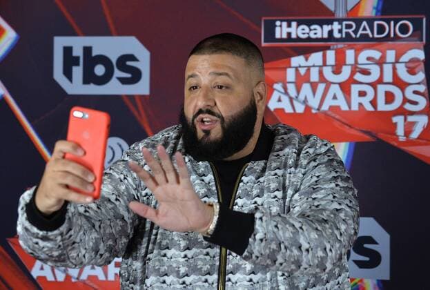 Bilder des Tages Rapper DJ Khaled appears backstage during the iHeartRadio Music Awards at The Forum in Inglewood, California on March 5, 2017. The show was broadcast live on Turner s TBS, TNT, and truTV .  LAP2017030515 JIMxRUYMEN