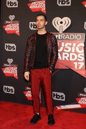 LOS ANGELES - MAR 5: Joe Jonas at the 2017 iHeart Music Awards at Forum on March 5, 2017 in Los Angeles, CA  Copyright: xKathyxHutchinsx xIPAx xHutchinsxPhotox