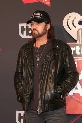 LOS ANGELES - MAR 5: Billy Ray Cyrus at the 2017 iHeart Music Awards at Forum on March 5, 2017 in Los Angeles, CA  Copyright: xKathyxHutchinsx xIPAx xHutchinsxPhotox