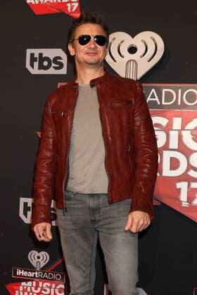 LOS ANGELES - MAR 5: Jeremy Renner at the 2017 iHeart Music Awards at Forum on March 5, 2017 in Los Angeles, CA  Copyright: xKathyxHutchinsx xIPAx xHutchinsxPhotox