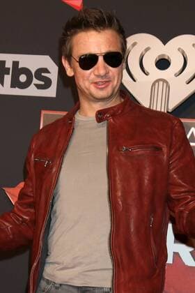 LOS ANGELES - MAR 5: Jeremy Renner at the 2017 iHeart Music Awards at Forum on March 5, 2017 in Los Angeles, CA  Copyright: xKathyxHutchinsx xIPAx xHutchinsxPhotox