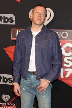 LOS ANGELES - MAR 5: Macklemore, aka Ben Haggerty at the 2017 iHeart Music Awards at Forum on March 5, 2017 in Los Angeles, CA  Copyright: xKathyxHutchinsx xIPAx xHutchinsxPhotox