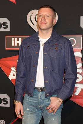 LOS ANGELES - MAR 5: Macklemore, aka Ben Haggerty at the 2017 iHeart Music Awards at Forum on March 5, 2017 in Los Angeles, CA  Copyright: xKathyxHutchinsx xIPAx xHutchinsxPhotox