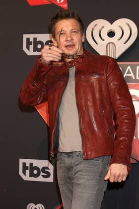 LOS ANGELES - MAR 5: Jeremy Renner at the 2017 iHeart Music Awards at Forum on March 5, 2017 in Los Angeles, CA  Copyright: xKathyxHutchinsx xIPAx xHutchinsxPhotox