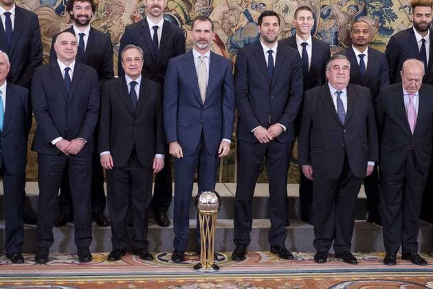Real Madrid s coach Pablo Laso, president, Florentino Perez, King Felipe VI of Spain and Felipe Reyes receive in audience to the winner of basketball King s Cup 2017, Real Madrid at Zarzuela Palace in Madrid, Spain. March 06, 2017.  (20170306053)