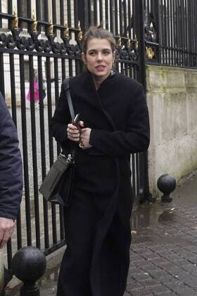 Charlotte Casiraghi CELEBRITES : Arrivees du Defile Giambattista Valli - Paris - 06 03 2017 JBAutissier Panoramic 