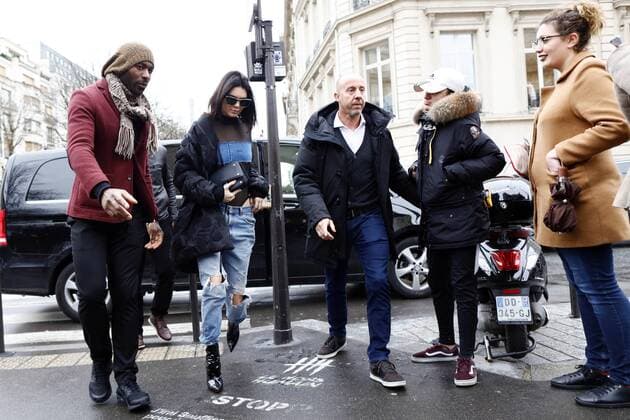 March 6, 2017 - Paris, France - Kendall Jenner seen leaving her hotel in Paris, France, on March 6, 2017. Paris France  - ZUMAn230 20170306_zaa_n230_087 Copyright: xMehdixTaamallahx