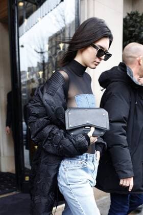March 6, 2017 - Paris, France - Kendall Jenner seen leaving her hotel in Paris, France, on March 6, 2017. Paris France  - ZUMAn230 20170306_zaa_n230_092 Copyright: xMehdixTaamallahx
