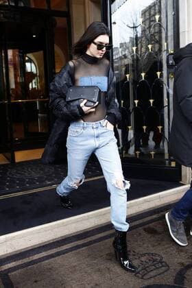 March 6, 2017 - Paris, France - Kendall Jenner seen leaving her hotel in Paris, France, on March 6, 2017. Paris France  - ZUMAn230 20170306_zaa_n230_093 Copyright: xMehdixTaamallahx