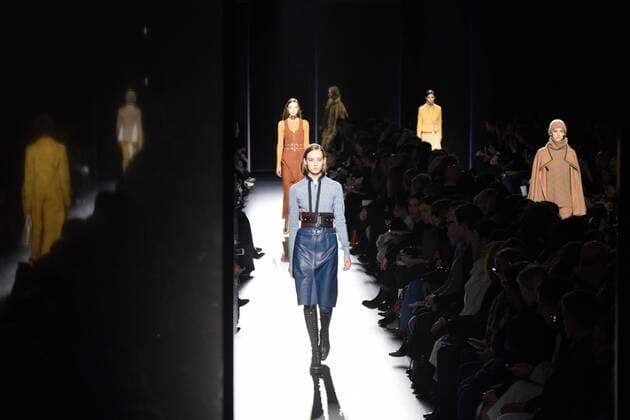 PARIS, March 6, 2017 -- Models present creations of Hermes during the Women s Ready-to-Wear Fall Winter 2017 2018 fashion week in Paris, France, on March 6, 2017. )(zcc) FRANCE-PARIS-FASHION WEEK-HERMES PieroxBiasion 